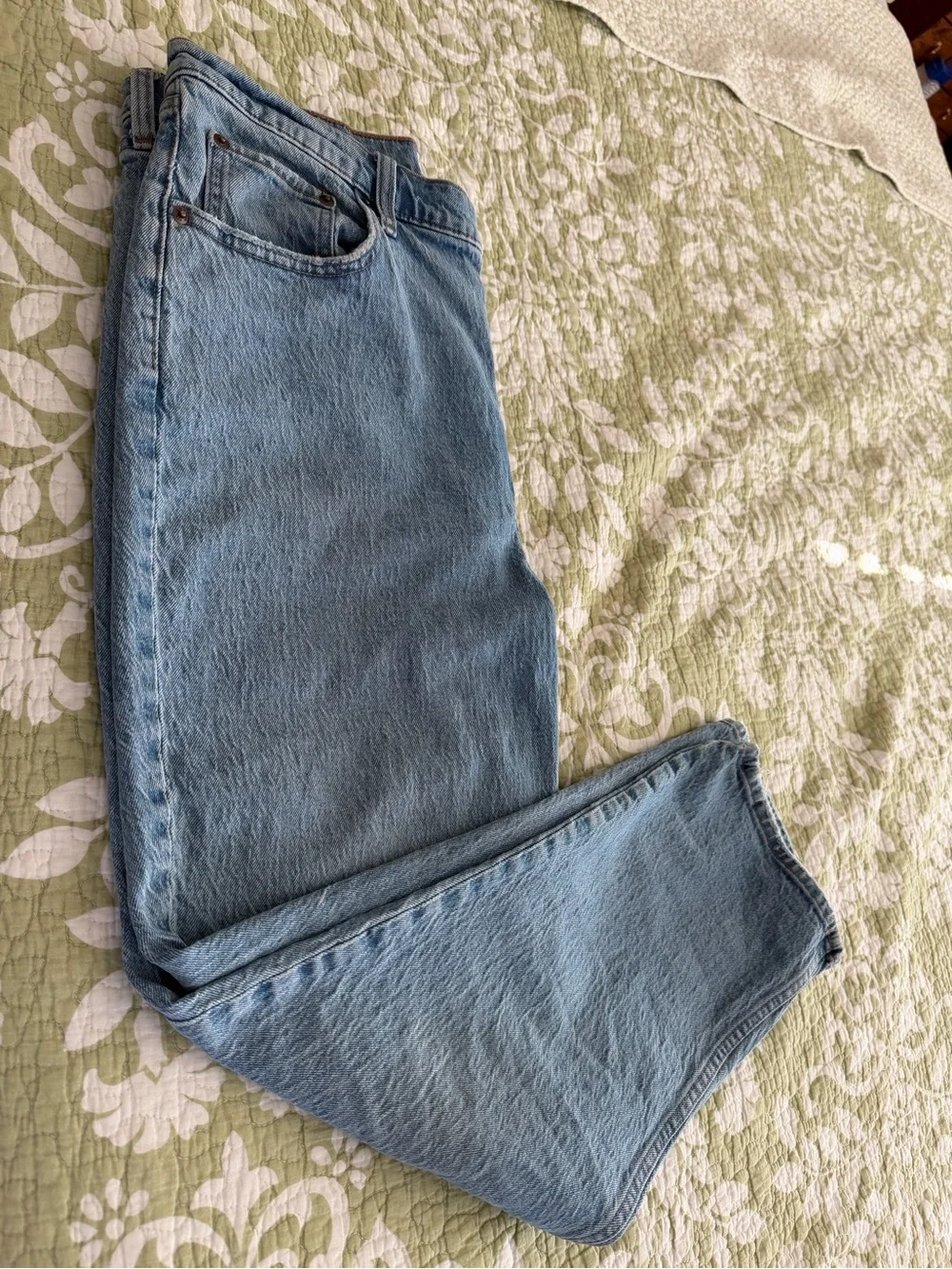 Womens Abercrombie & Fitch Classic Light Blue  Straight-Leg Jeans, size 32 short